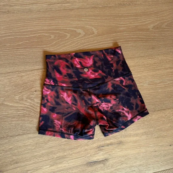Lululemon Women's biker short size 6 - Picture 2 of 4